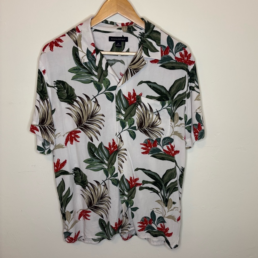 Banana Republic Men’s Floral Hawaiian Print Camp Collar  Shirt, Medium